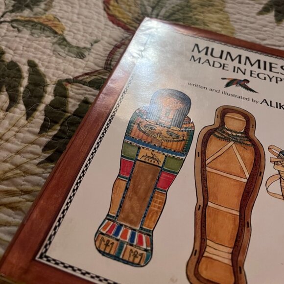 First Edition Signed Copy Aliki MUMMIES MADE IN EGYPT Hardcover 1979 - Picture 3 of 6